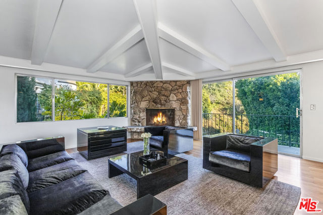 1501 Schuyler Road, Beverly Hills, California 90210, 4 Bedrooms Bedrooms, ,3 BathroomsBathrooms,Single Family Residence,For Sale,Schuyler,25480321