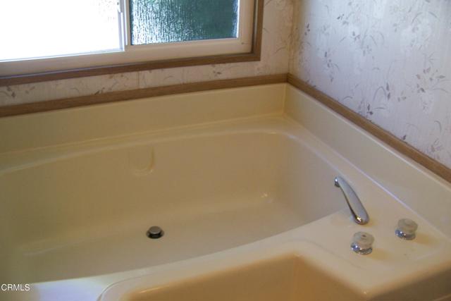 975 W Telegraph Road, Santa Paula CA: https://media.crmls.org/mediaz/0ca29c99-63d0-4461-b063-38baceb5589b.jpg