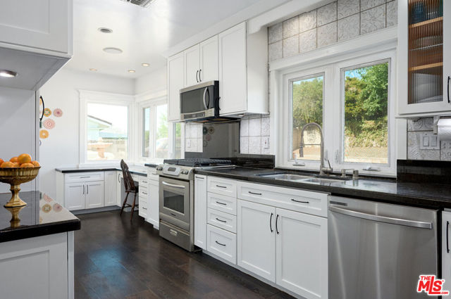 1391 Hendrix Avenue photo 3