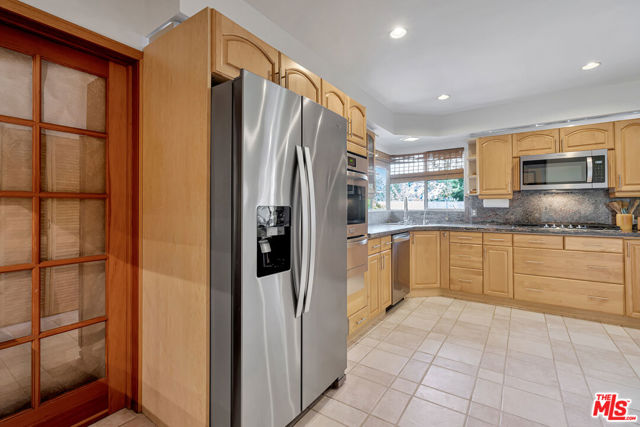 15511 Woodcrest Drive, Sherman Oaks CA: https://media.crmls.org/mediaz/0ca3bc4b-71c6-4239-9edd-268a5cc86bed.jpg