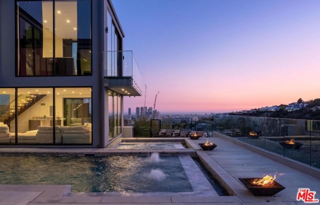 1565 Haslam Terrace, Los Angeles CA: https://media.crmls.org/mediaz/0ca47b20-26f0-4b47-a5d3-f519ef7e5cce.jpg