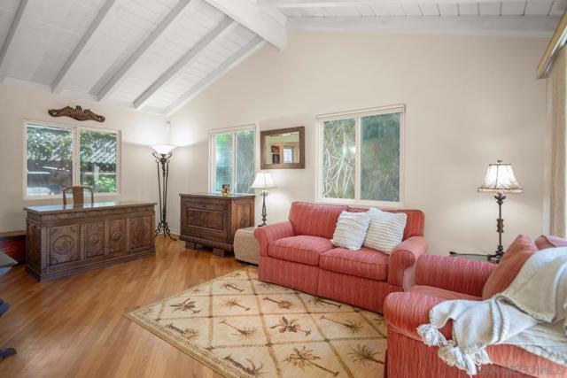 701 Balboa Avenue, Coronado CA: https://media.crmls.org/mediaz/0ca47da6-ae8f-4706-9d44-a5432b190719.jpg