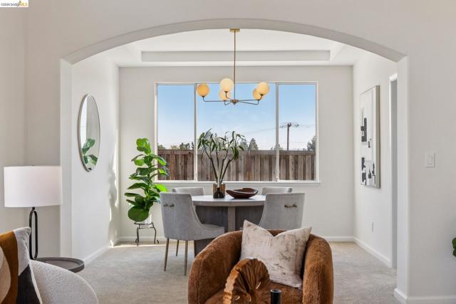 2004 Fries Ct, Martinez CA: https://media.crmls.org/mediaz/0ca48ffc-0454-4974-9538-915aa5d7500b.jpg