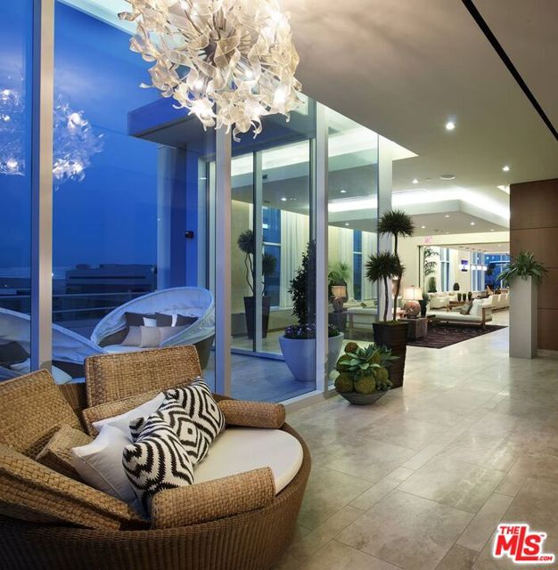 717 W Olympic Boulevard, Los Angeles CA: https://media.crmls.org/mediaz/0ca511ee-ea78-494c-ab68-2771c4c2a376.jpg