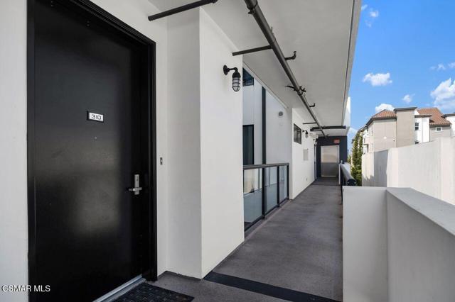 4115 Glencoe Avenue, Marina del Rey CA: https://media.crmls.org/mediaz/0ca5433e-bfbe-4cd7-9ca9-ef8e9b33e585.jpg
