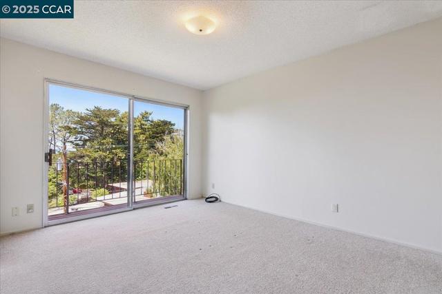 51 Rincon Rd, Kensington CA: https://media.crmls.org/mediaz/0ca60570-6450-42ab-885a-ecf1c11a5f21.jpg