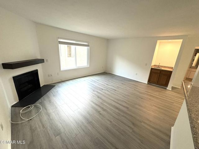 13042 Riverside Drive, Sherman Oaks CA: https://media.crmls.org/mediaz/0ca64d7b-9083-46c5-a991-bc1f01de2918.jpg