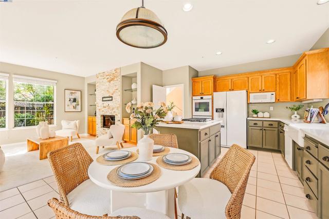 4301 Horner St, Union City CA: https://media.crmls.org/mediaz/0ca66b58-efb9-46f6-ad27-2e9a1b6a1db2.jpg