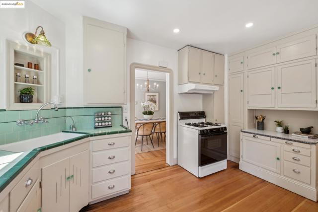 1675 Visalia Ave, Berkeley CA: https://media.crmls.org/mediaz/0ca67c64-3c95-4b15-b265-504dcf851f9d.jpg