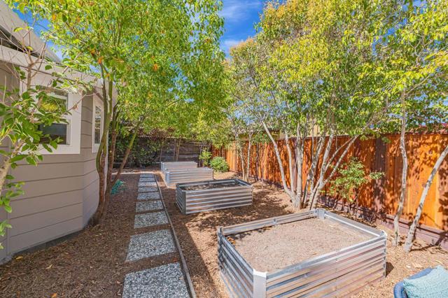 371 Jeter Street, Redwood City CA: https://media.crmls.org/mediaz/0ca695d1-7639-45bd-9fb3-38e66bcff40c.jpg