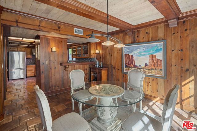 1610 N Beverly Drive, Beverly Hills CA: https://media.crmls.org/mediaz/0ca6ae39-bc93-4c53-8458-205c5493683c.jpg