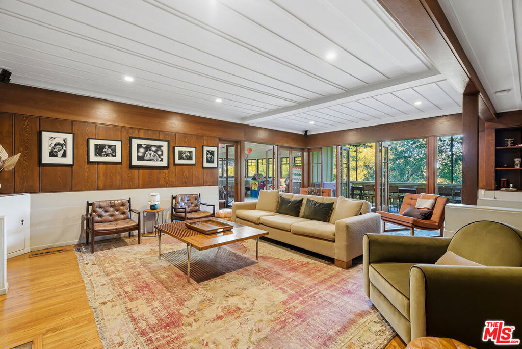 2049 Oakstone Way — Craftsman