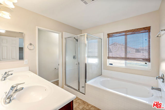 17794 Cabazon Road, Apple Valley CA: https://media.crmls.org/mediaz/0ca7596e-4b81-4cee-b44f-238f5de733a2.jpg