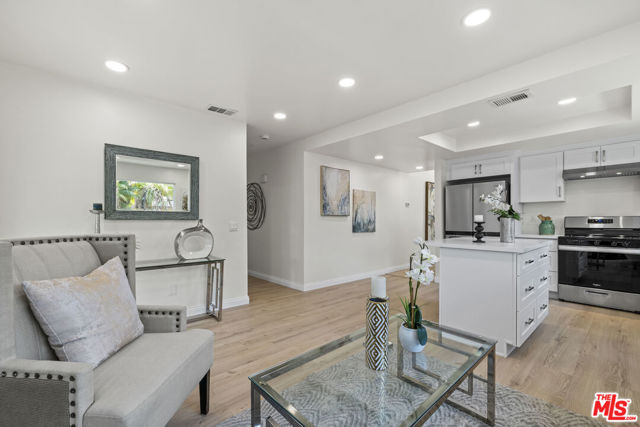 13 Pepper Court, Inglewood CA: https://media.crmls.org/mediaz/0ca7a1eb-173f-43f8-a99d-ad7bedb80dec.jpg