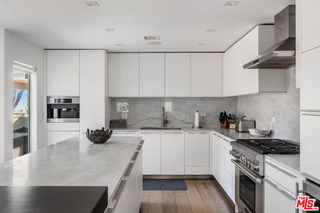 2600 Carman Crest Drive, Los Angeles CA: https://media.crmls.org/mediaz/0ca7c6e9-0788-4389-b651-43955518096c.jpg