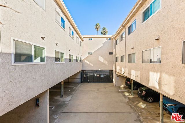 5055 Coldwater Canyon Avenue, Sherman Oaks CA: https://media.crmls.org/mediaz/0ca8e7e4-6bc8-4102-af56-49fa4c8e2b88.jpg