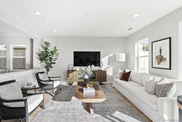 951 Visalia Pl, San Marcos CA: https://media.crmls.org/mediaz/0ca91180-c7b6-4bd6-84fc-bae49b01f25a.jpg