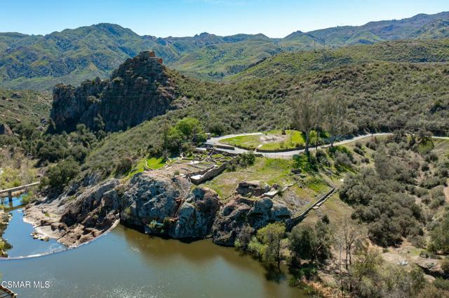 28801 Lakeshore Drive, Agoura Hills CA: https://media.crmls.org/mediaz/0ca91b6a-0b64-40ff-b746-c733e23f054f.jpg