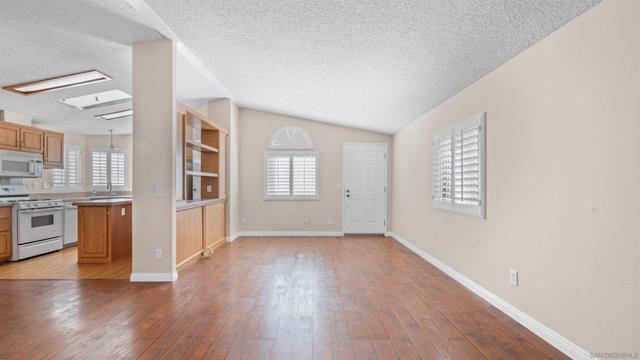 6460 Convoy Court, San Diego CA: https://media.crmls.org/mediaz/0ca94f4b-4832-43d0-9c54-c8e94f0fbed1.jpg