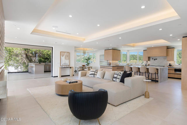 118 Giles Road, Lake Sherwood CA: https://media.crmls.org/mediaz/0ca956e4-b02a-4ec5-99fe-4a46c4d6cfe5.jpg