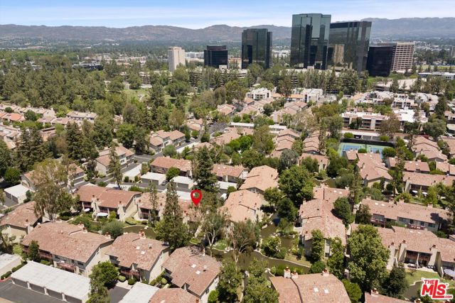 5720 Owensmouth Avenue, Woodland Hills CA: https://media.crmls.org/mediaz/0ca97a05-ddd7-4828-a990-75d725912fc4.jpg