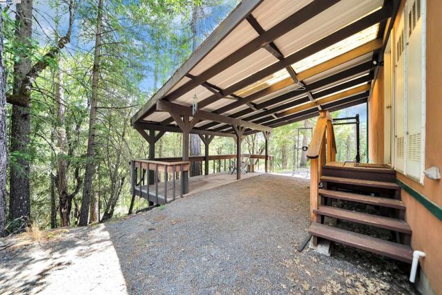 13567 Raccoon Mountain Rd, Grass Valley CA: https://media.crmls.org/mediaz/0ca98f0b-172c-46b0-bf84-fbb3046812d3.jpg