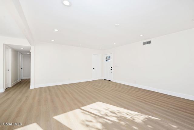 2091 Marter Avenue, Simi Valley CA: https://media.crmls.org/mediaz/0ca9d01a-cfb2-4958-adab-b5c8d255b87f.jpg