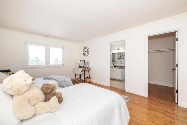 75 Eugenia Way, Hillsborough CA: https://media.crmls.org/mediaz/0ca9da39-dd5a-4be5-9edc-f75eae60fefe.jpg