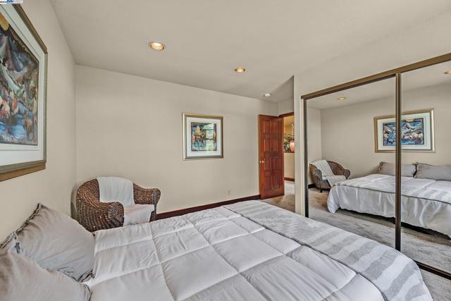 141 Ray St, Pleasanton CA: https://media.crmls.org/mediaz/0caaa59a-813d-4d6e-91dd-238d85400b63.jpg
