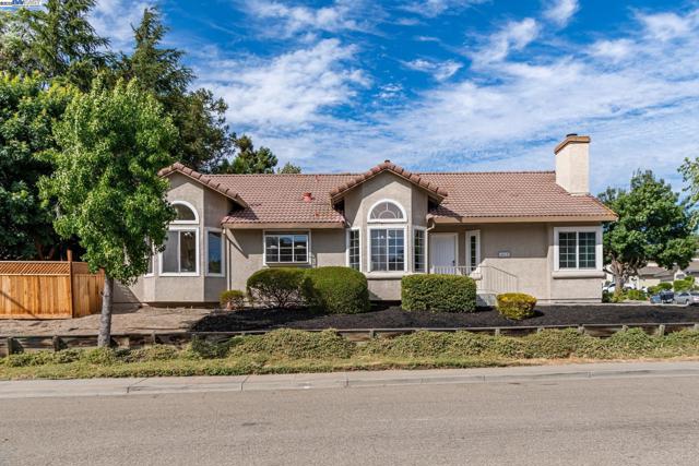 4415 Folsom Dr, Antioch CA: https://media.crmls.org/mediaz/0caad157-f6da-48d1-84db-b1821cdde9dd.jpg