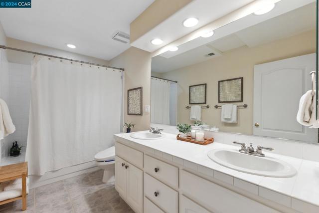 Image 18 of 41 For 820 Foxtail Ct