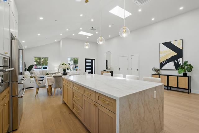 175 N Frances St, Sunnyvale CA: https://media.crmls.org/mediaz/0cac7674-e21d-40fb-a640-7239a46680a5.jpg
