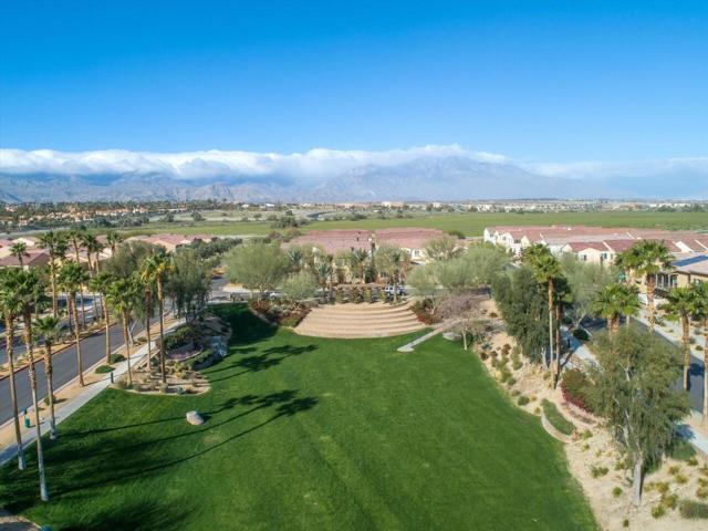 305 Paseo Gusto, Palm Desert CA: https://media.crmls.org/mediaz/0cac8de1-a5c5-4440-beb6-37ea8a84f148.jpg