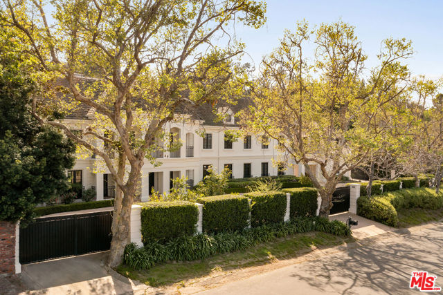 3901 Longridge Avenue, Sherman Oaks CA: https://media.crmls.org/mediaz/0cacb993-6a71-485a-80c6-92c139980696.jpg
