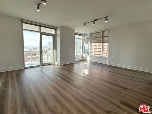717 W Olympic Boulevard, Los Angeles CA: https://media.crmls.org/mediaz/0cacc983-9d5a-4dce-a73d-86224c21a723.jpg