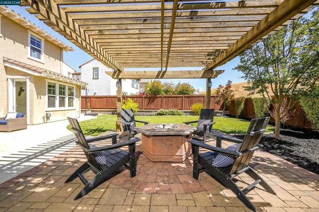 5152 Bengali St, Danville CA: https://media.crmls.org/mediaz/0cad0658-d423-4dad-a04f-71a481cb521e.jpg