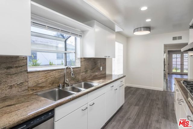 5332 Goodland Avenue, Valley Village CA: https://media.crmls.org/mediaz/0cadcc04-0f9f-4082-b8f5-de15c87875fa.jpg