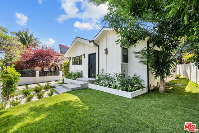 847 Huntley Drive, West Hollywood CA: https://media.crmls.org/mediaz/0cae03d2-49bb-468c-81c1-0fc0415db027.jpg