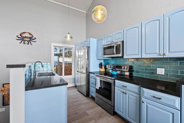 116 Monterey Dunes Way, Moss Landing CA: https://media.crmls.org/mediaz/0cae5338-f6a3-4318-9c50-dfdc325e8d07.jpg