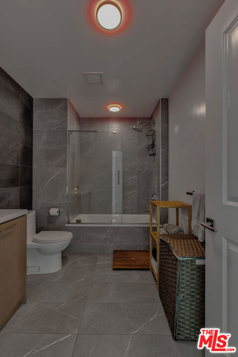 400 S Broadway, Los Angeles CA: https://media.crmls.org/mediaz/0caf2a2b-8afe-47f7-8c97-2c2982cc16f4.jpg