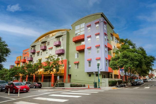 1501 India St, San Diego CA: https://media.crmls.org/mediaz/0caf4841-6a00-4d48-b5b4-fca052ed4637.jpg