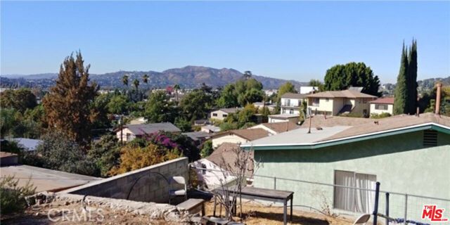 3422 Holyoke Drive, Los Angeles CA: https://media.crmls.org/mediaz/0cb05bf2-4c3e-4d56-8ec2-ee46cd434caf.jpg