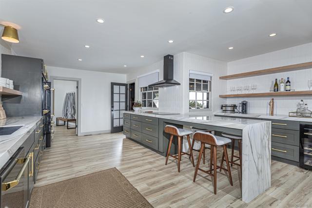7362 Brodiaea Way, La Jolla CA: https://media.crmls.org/mediaz/0cb086a4-7c94-4cd7-a3d3-36749b349742.jpg
