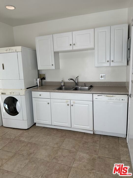 3013 Colorado Avenue, Santa Monica CA: https://media.crmls.org/mediaz/0cb0eb88-69b5-457f-98b1-ea81a41b4b4b.jpg