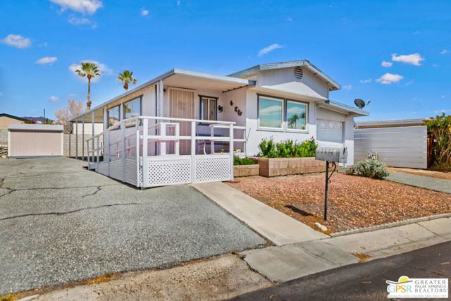 16740 Sunrise Road, Desert Hot Springs CA: https://media.crmls.org/mediaz/0cb0f844-5d24-4a5b-8be4-ee4be2dfea6b.jpg