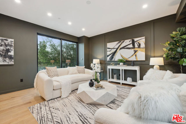5221 Campo Road, Woodland Hills CA: https://media.crmls.org/mediaz/0cb128f5-e11f-4b06-b39b-6e6ac047179c.jpg