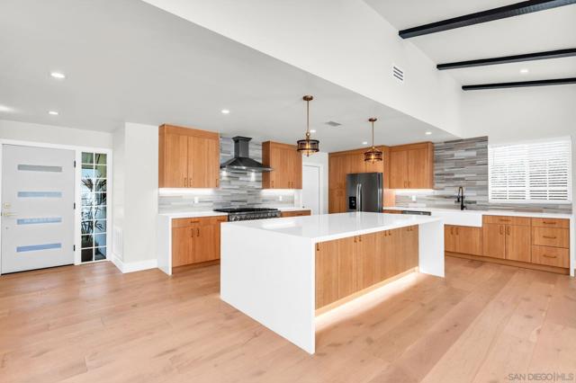 7105 Mimosa Dr, Carlsbad CA: https://media.crmls.org/mediaz/0cb1e3d5-59b9-4b6f-9031-81e928fd636c.jpg