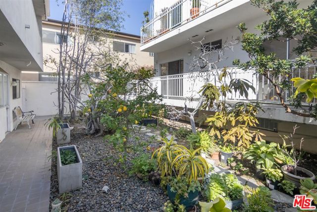1524 Franklin Street, Santa Monica CA: https://media.crmls.org/mediaz/0cb200a2-0f4e-4e75-a621-0ebcf70cd01d.jpg