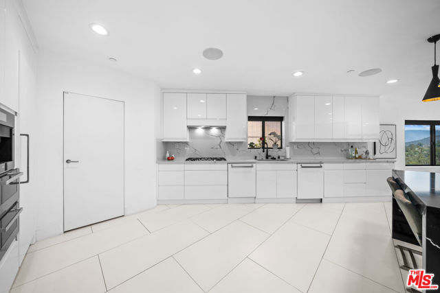 7141 Woodrow Wilson Drive, Los Angeles CA: https://media.crmls.org/mediaz/0cb20b5f-0010-45fe-9374-f147397dd6a2.jpg