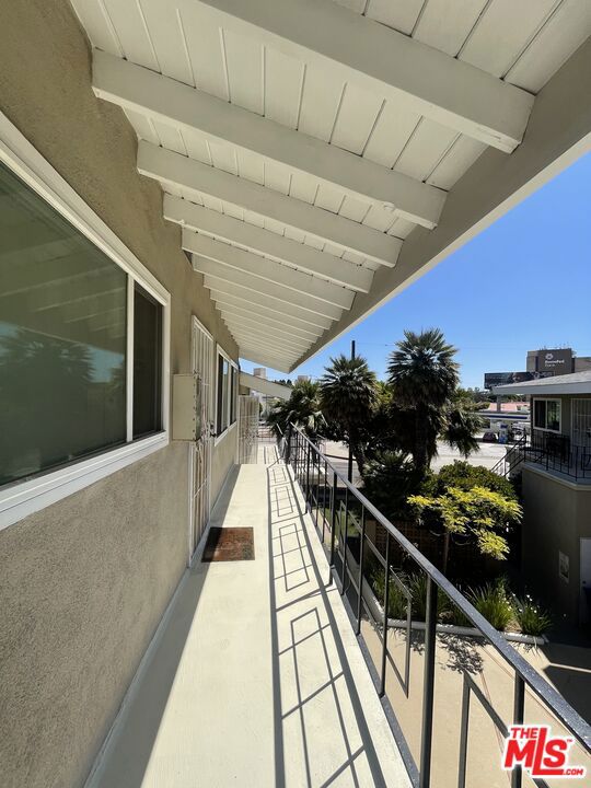 8420 Gulana Avenue, Playa del Rey CA: https://media.crmls.org/mediaz/0cb23dd0-7c90-418c-95fc-91b7690d9181.jpg